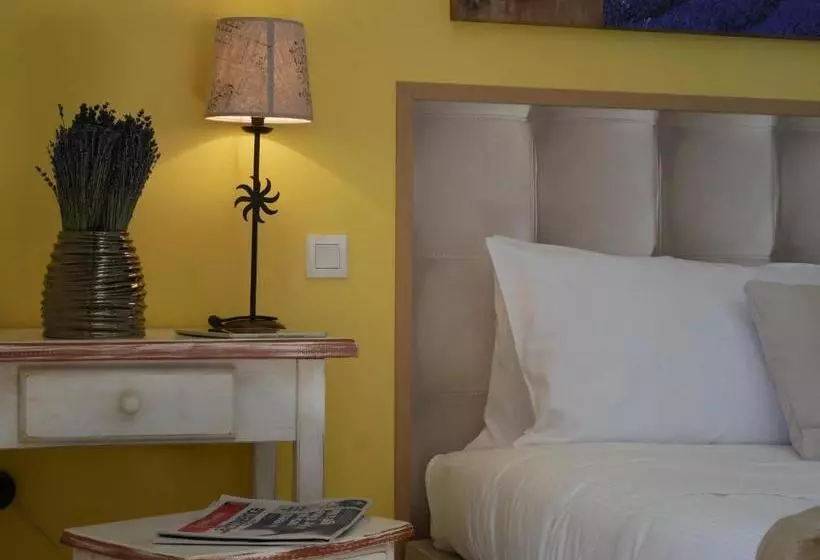 ホテル La Petite Auberge De Roussillon