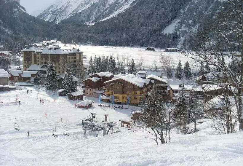 Отель Madame Vacances Residence Les Jardins De La Vanoise