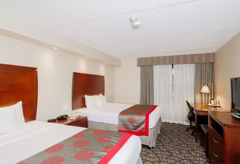 Hotel Ramada By Wyndham Niagara Falls By The River