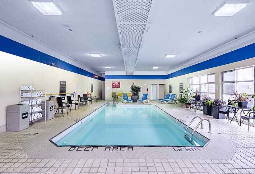 Отель Ramada By Wyndham Niagara Falls By The River