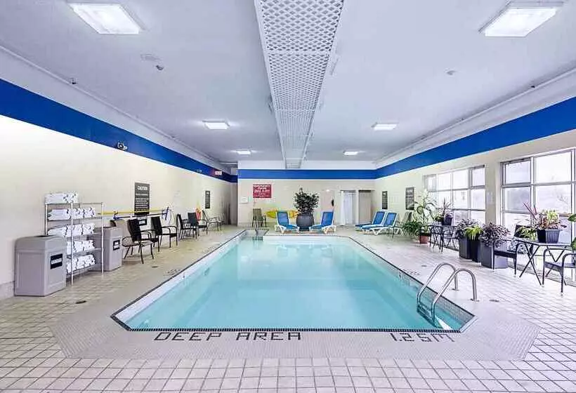 Hotel Ramada By Wyndham Niagara Falls By The River