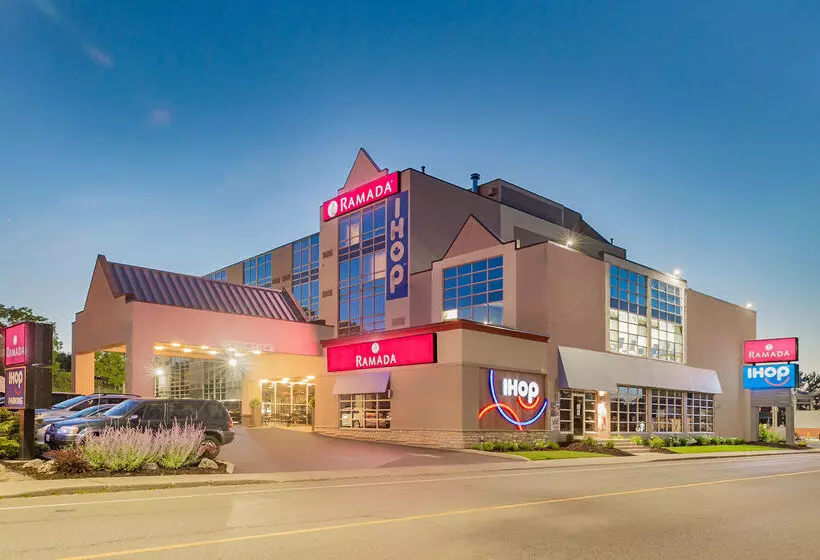 Hotel Ramada By Wyndham Niagara Falls By The River