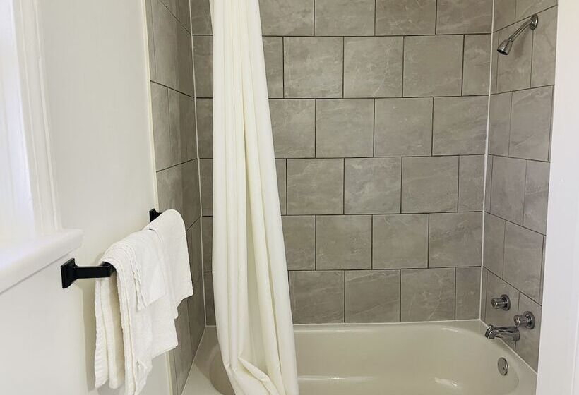 فندق على الطريق A1 Inn Niagara Falls