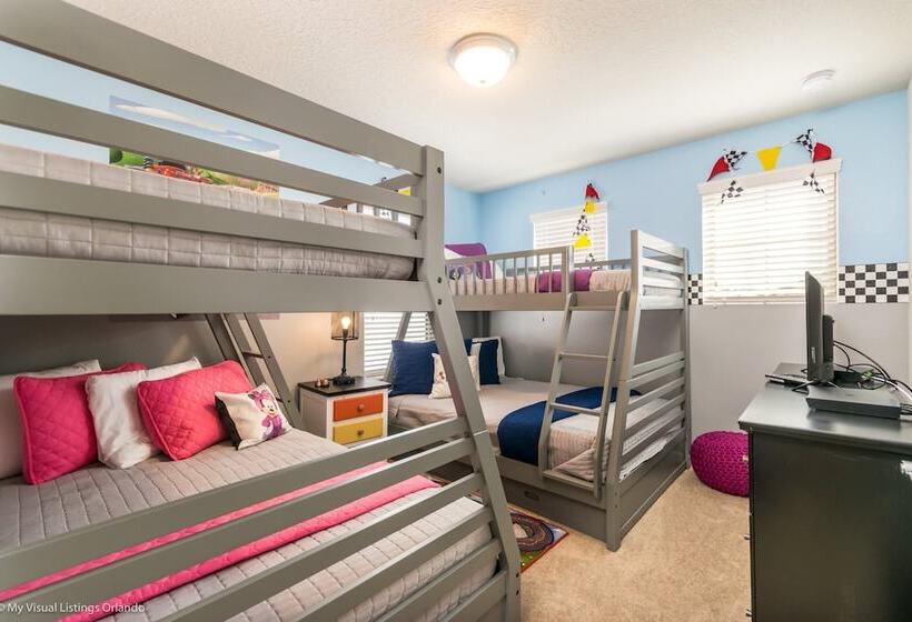 5 Bed 5 Ba Villa With Game Room, Pool & Spa