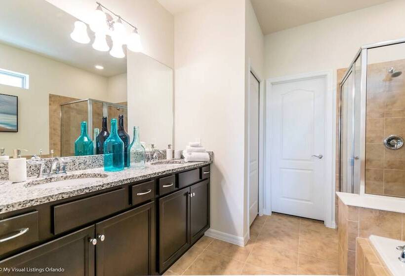 5 Bed 5 Ba Villa With Game Room, Pool & Spa