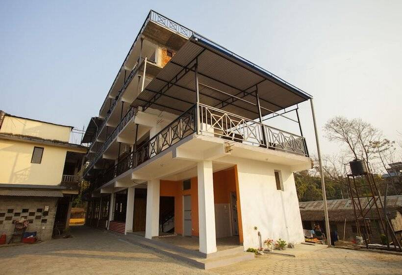تختخواب و صبحانه Sauraha Holiday Home