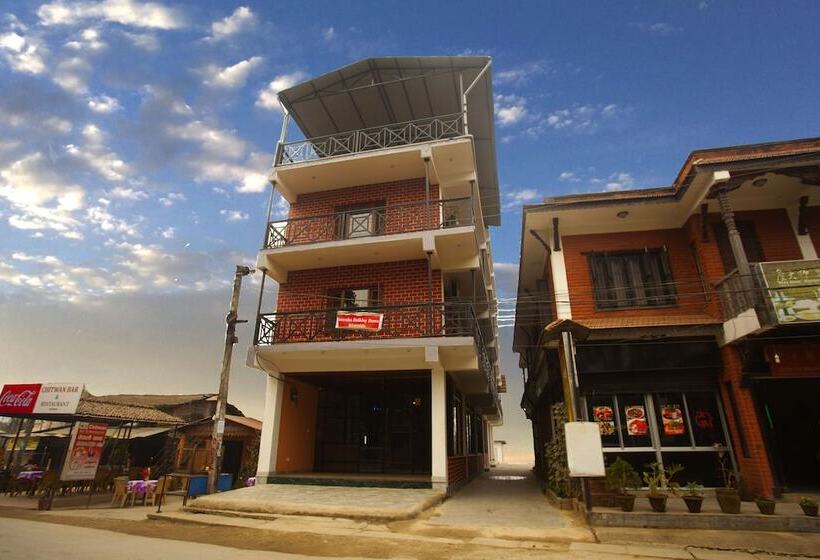 تختخواب و صبحانه Sauraha Holiday Home