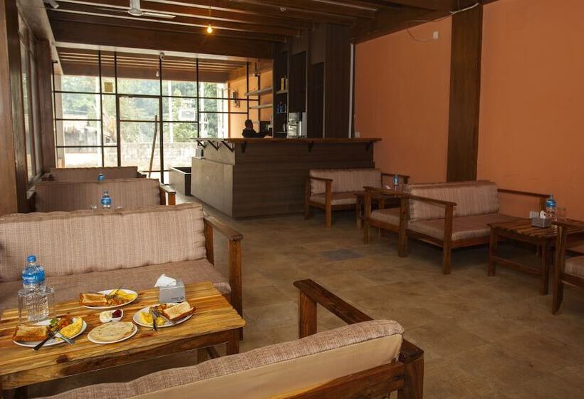 تختخواب و صبحانه Sauraha Holiday Home