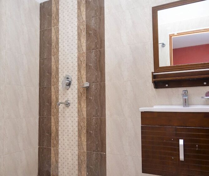 تختخواب و صبحانه Sauraha Holiday Home