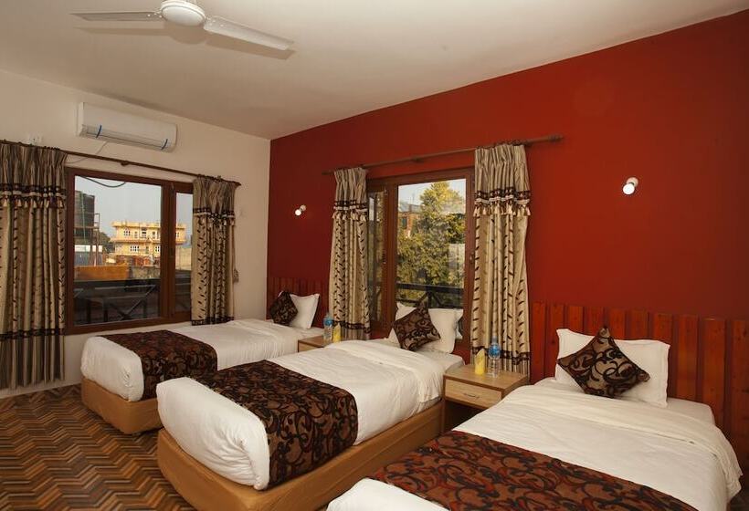 تختخواب و صبحانه Sauraha Holiday Home