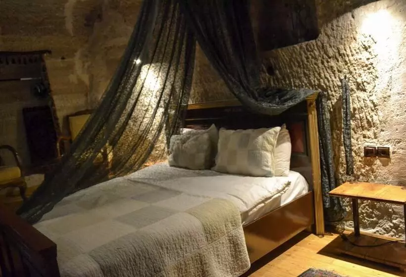 Hotelli Emily Cave House