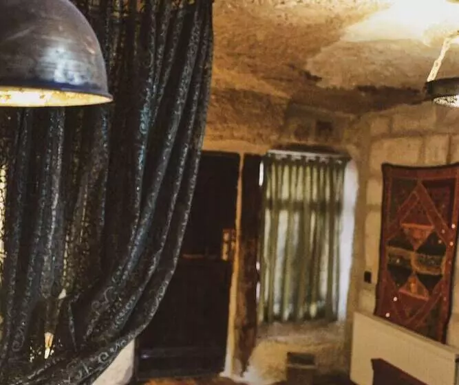 Hotelli Emily Cave House