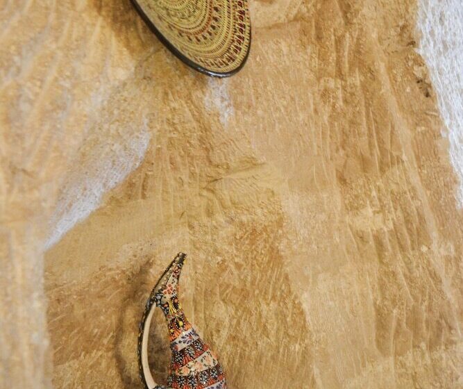 فندق Emily Cave House