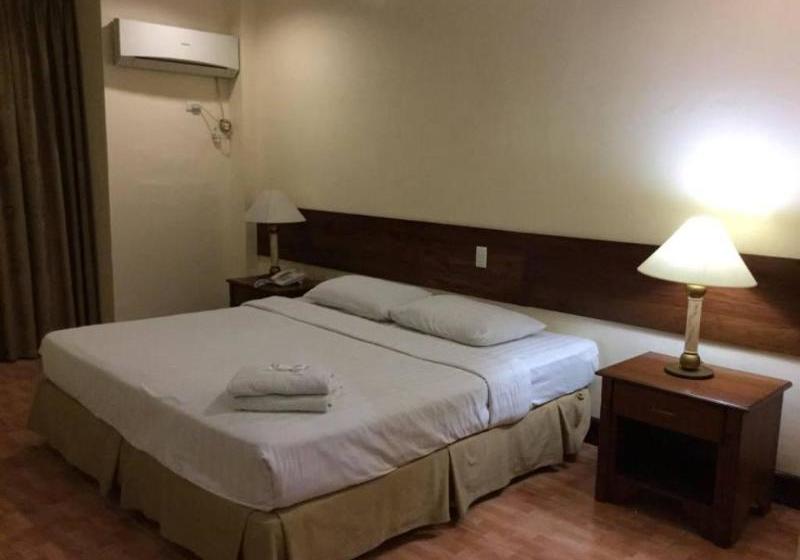 Dottie's Place Hotel & Restaurant