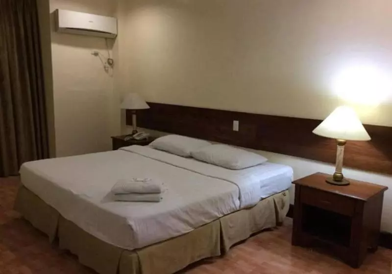 Dottie's Place Hotel & Restaurant