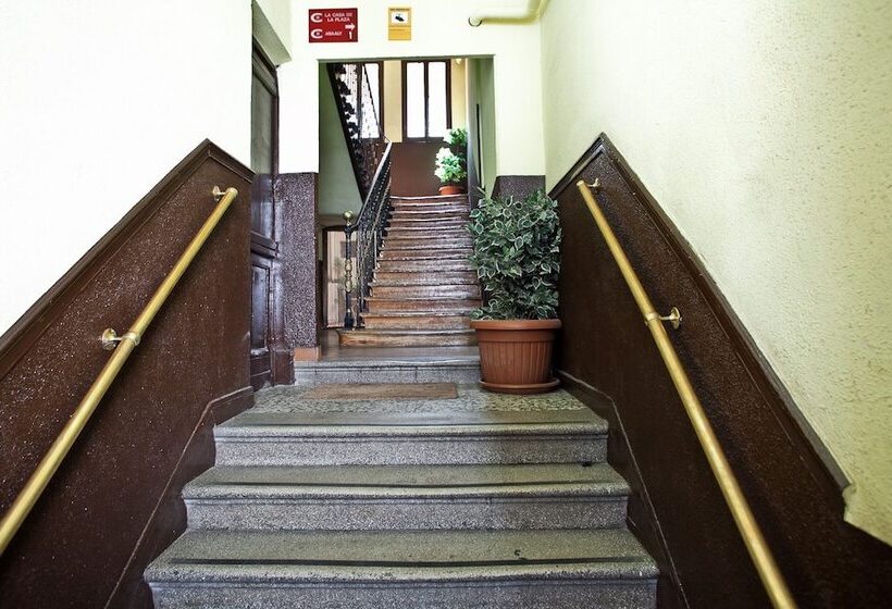 Hostal La Casa De La Plaza