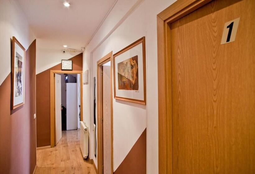 Hostal La Casa De La Plaza