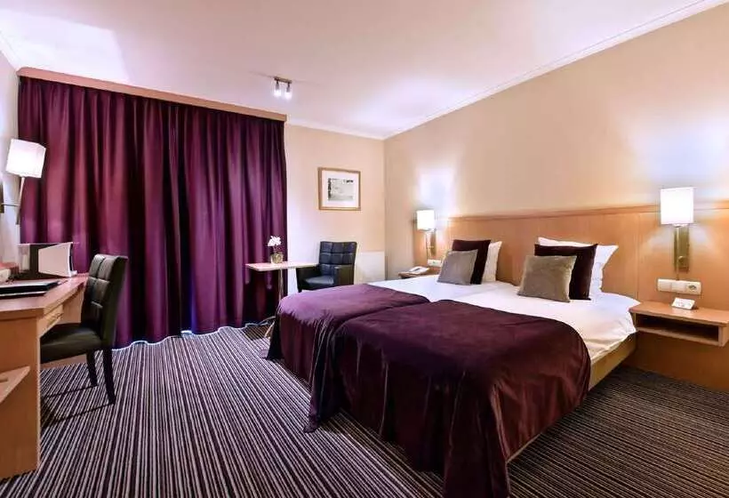 호텔 Charleroi Airport   Van Der Valk