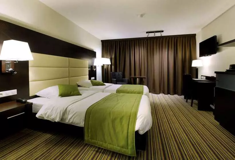 호텔 Charleroi Airport   Van Der Valk