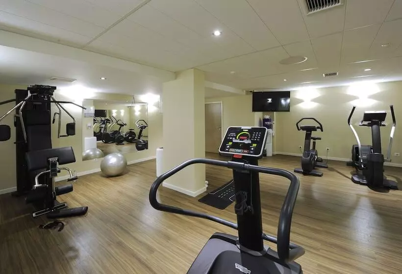 호텔 Charleroi Airport   Van Der Valk