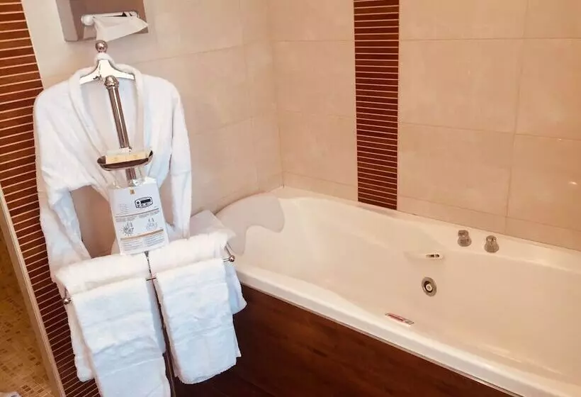 Hotell Clos La Boetie & Spa