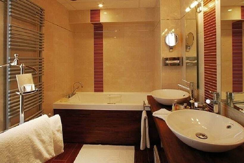 هتل Clos La Boetie & Spa