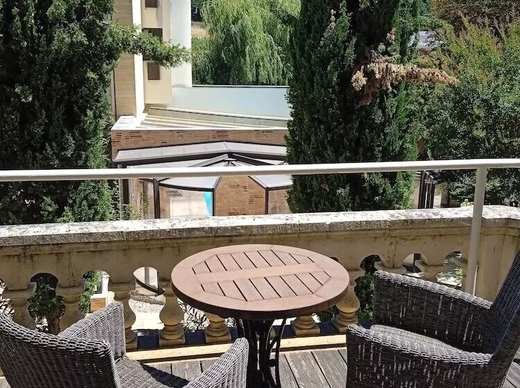 Hotell Clos La Boetie & Spa