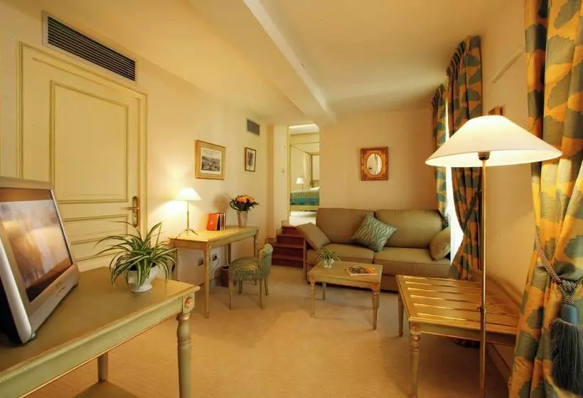 Hotell Clos La Boetie & Spa