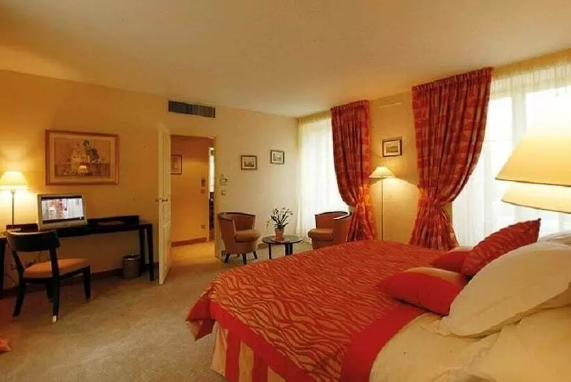 Hotell Clos La Boetie & Spa