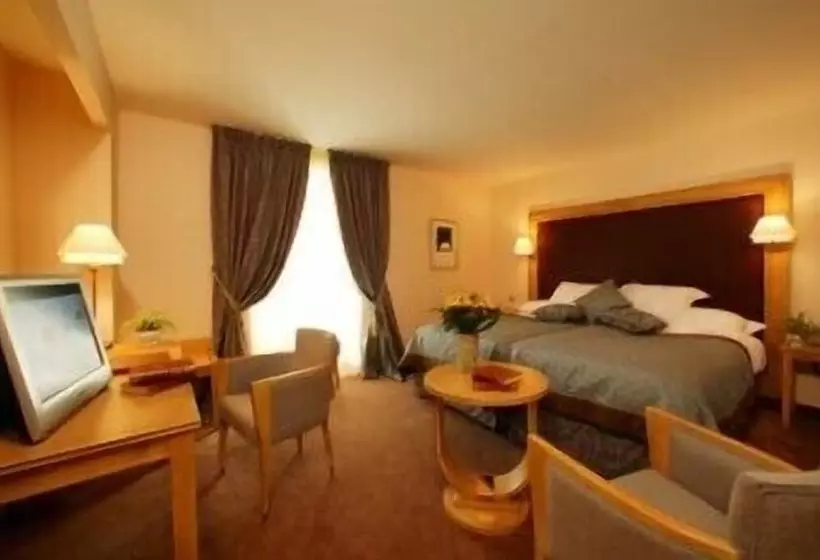 Hotell Clos La Boetie & Spa