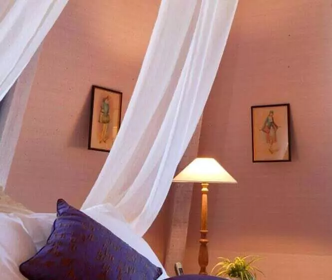 Hotell Clos La Boetie & Spa