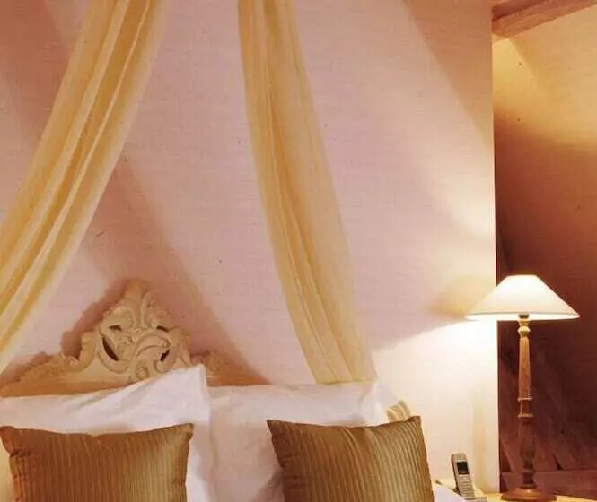 Hotell Clos La Boetie & Spa