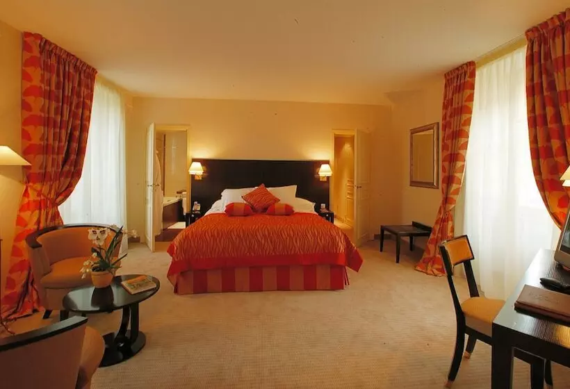 Hotell Clos La Boetie & Spa