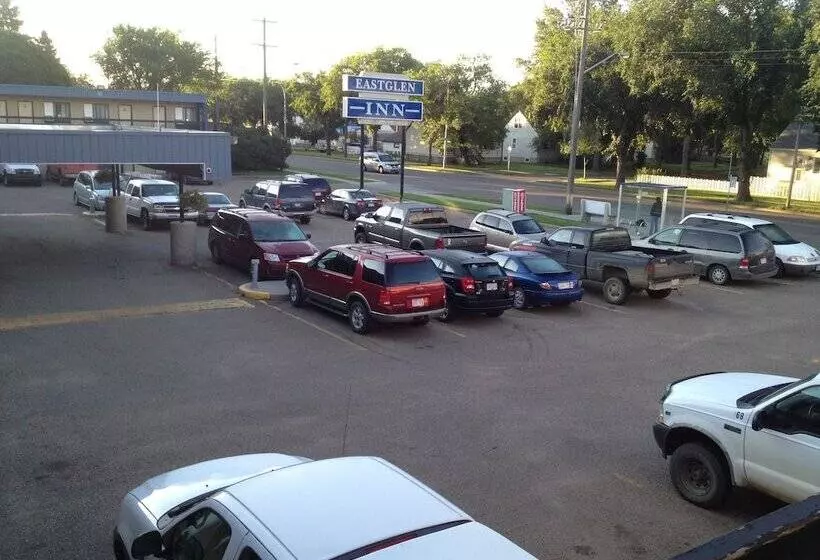 Отель Eastglen Inn