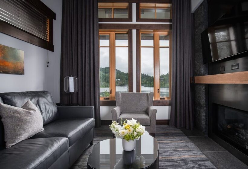 Hotel Nita Lake Lodge