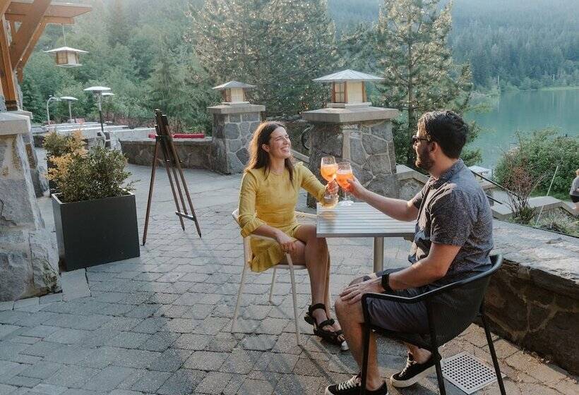 Hotel Nita Lake Lodge