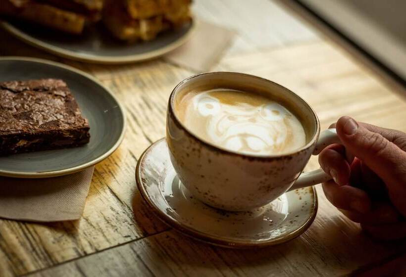 Hotel Nita Lake Lodge