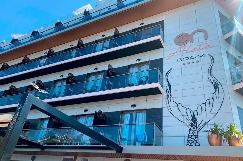 هتل On Aleta Room - Adults Only