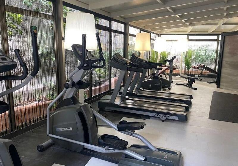 هتل On Aleta Room - Adults Only