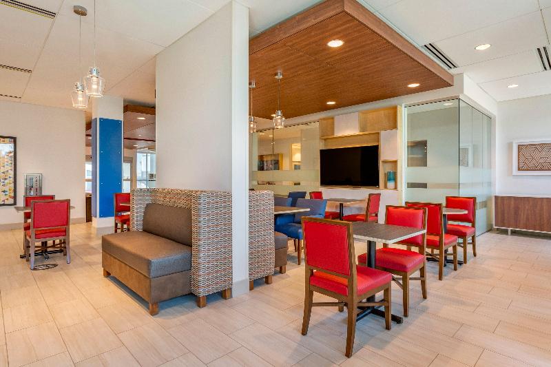 فندق Holiday Inn Express & Suites Phoenix Dwtn State Capitol, An Ihg