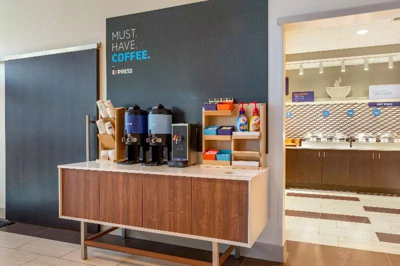 Hotelli Holiday Inn Express & Suites   Phoenix Dwtn   State Capitol, An Ihg