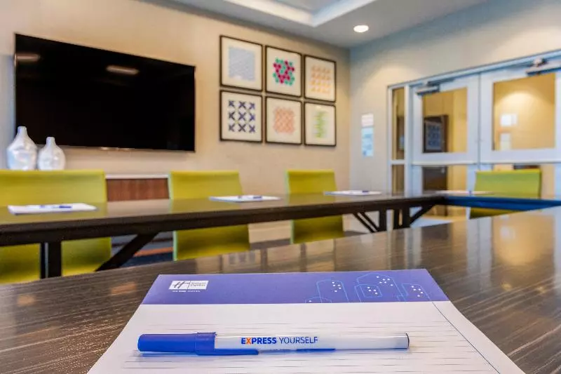 Hotelli Holiday Inn Express & Suites   Phoenix Dwtn   State Capitol, An Ihg