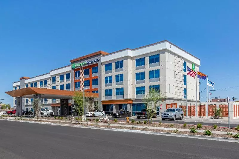 Hotelli Holiday Inn Express & Suites   Phoenix Dwtn   State Capitol, An Ihg