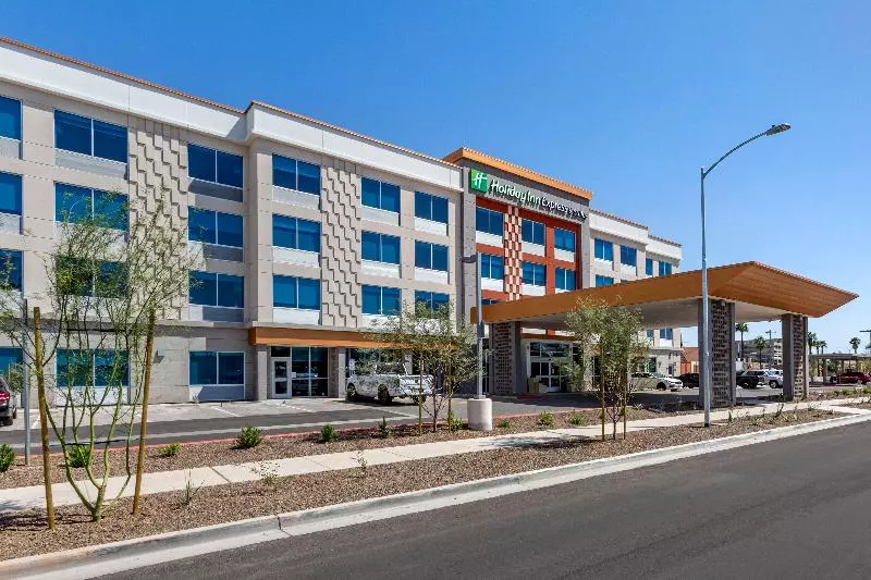 Hotelli Holiday Inn Express & Suites   Phoenix Dwtn   State Capitol, An Ihg