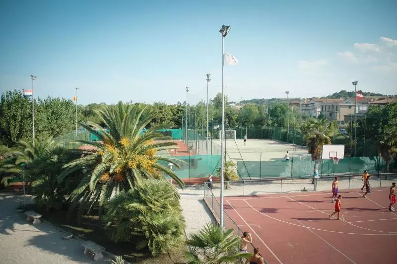 Hotelli Club Del Sole La Risacca Family Collection