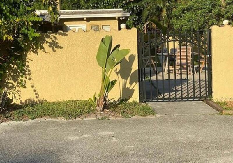 ホテル Oyo Family Ranch At Melbourne Fl