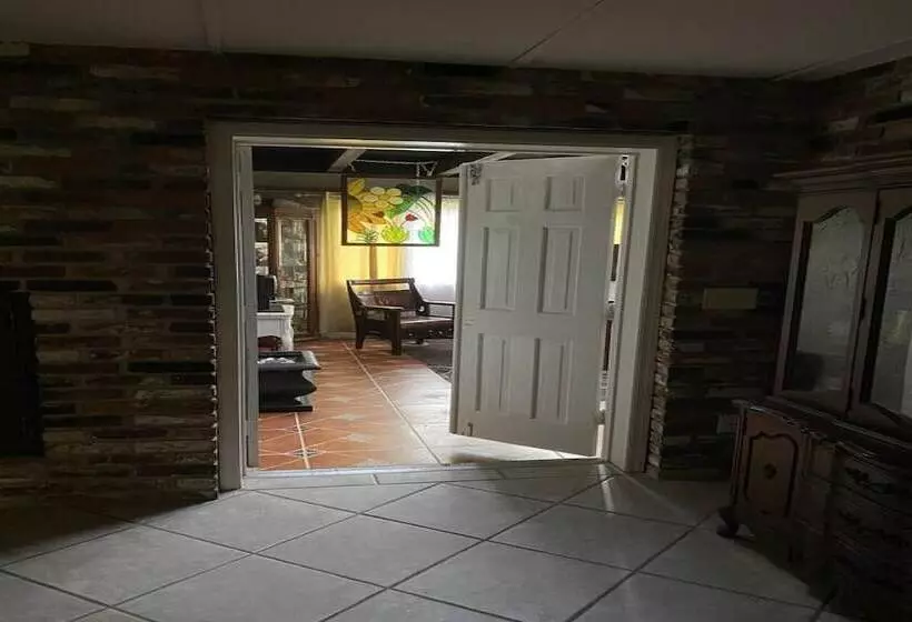 هتل Oyo Family Ranch At Melbourne Fl