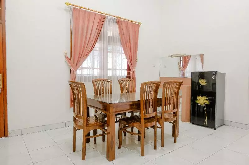 هتل Spot On 2668 Pakis Residence