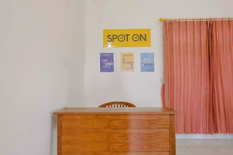 هتل Spot On 2668 Pakis Residence