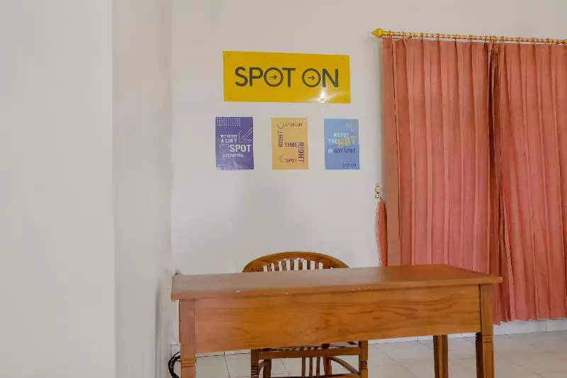 هتل Spot On 2668 Pakis Residence